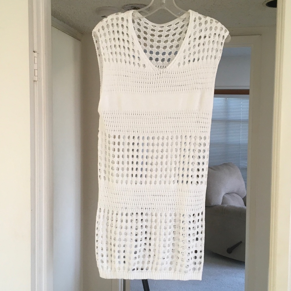 WHITE-HANDMADE CROCHET V- NECK BEACH COVER-UP/NEW